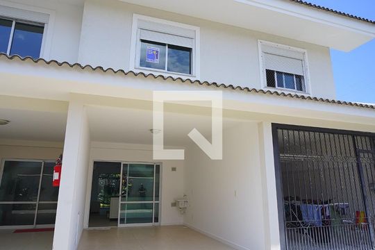 Garagem de casa de condomínio para alugar com 3 quartos, 120m² em Lagoa da Conceição, Florianópolis