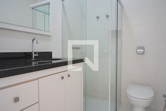 Banheiro da Suíte 1 de casa de condomínio para alugar com 3 quartos, 120m² em Lagoa da Conceição, Florianópolis