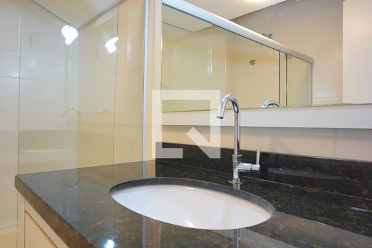 Banheiro Corredor de casa de condomínio para alugar com 3 quartos, 120m² em Lagoa da Conceição, Florianópolis