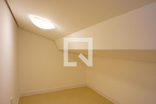 Sala 2 de casa de condomínio para alugar com 3 quartos, 120m² em Lagoa da Conceição, Florianópolis