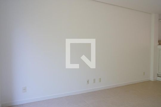 Sala de casa de condomínio para alugar com 3 quartos, 120m² em Lagoa da Conceição, Florianópolis