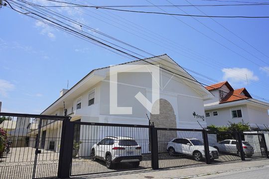 Fachada do condomínio de casa de condomínio para alugar com 3 quartos, 120m² em Lagoa da Conceição, Florianópolis