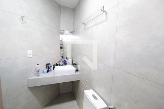 Banheiro da Suíte 1 de casa para alugar com 4 quartos, 260m² em Granada, Uberlândia