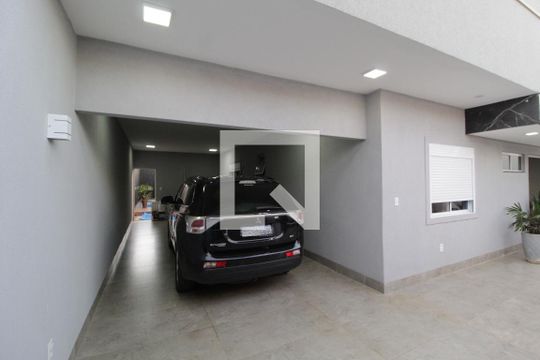 Garagem de casa para alugar com 4 quartos, 260m² em Granada, Uberlândia