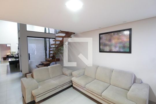 Sala de casa para alugar com 4 quartos, 260m² em Granada, Uberlândia