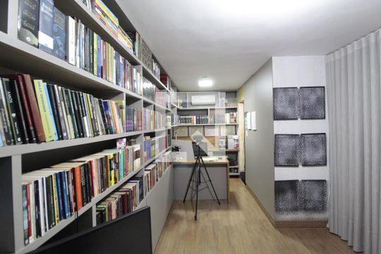 Escritório de casa para alugar com 4 quartos, 260m² em Granada, Uberlândia