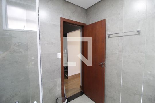 Banheiro da Suíte 3 de casa para alugar com 4 quartos, 260m² em Granada, Uberlândia