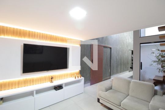 Casa para alugar com 4 quartos, 260m² em Granada, Uberlândia