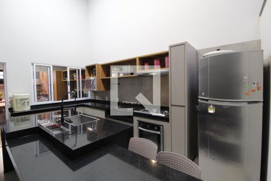 Cozinha de casa para alugar com 4 quartos, 260m² em Granada, Uberlândia