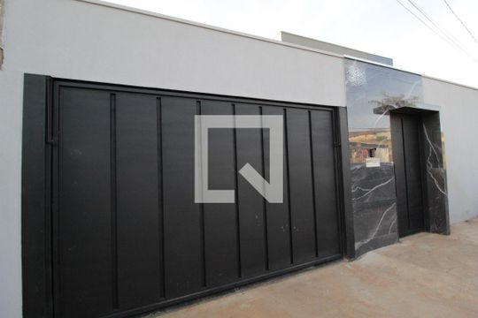 Fachada de casa para alugar com 4 quartos, 260m² em Granada, Uberlândia