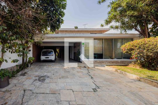 Garagem de casa à venda com 4 quartos, 690m² em Alto de Pinheiros, São Paulo