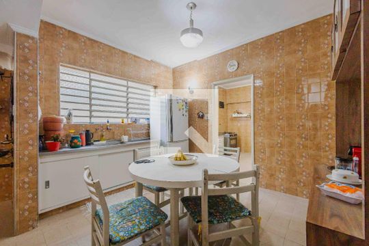 Cozinha 1 de casa à venda com 4 quartos, 690m² em Alto de Pinheiros, São Paulo
