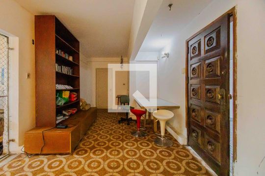 Entrada de casa à venda com 4 quartos, 690m² em Alto de Pinheiros, São Paulo