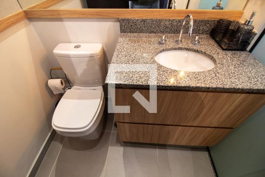 Banheiro de kitnet/studio à venda com 1 quarto, 27m² em Chácara Santo Antônio (zona Sul), São Paulo