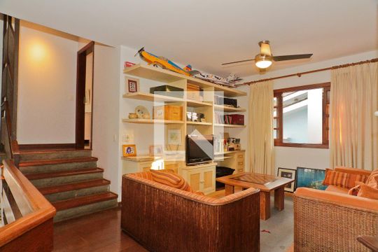 Escritório de casa à venda com 3 quartos, 583m² em São Domingos, São Paulo