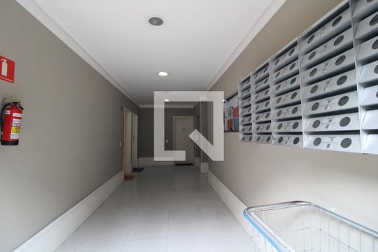 Hall de entrada do prédio de apartamento para alugar com 2 quartos, 42m² em Jardim Ubirajara (zona Sul), São Paulo