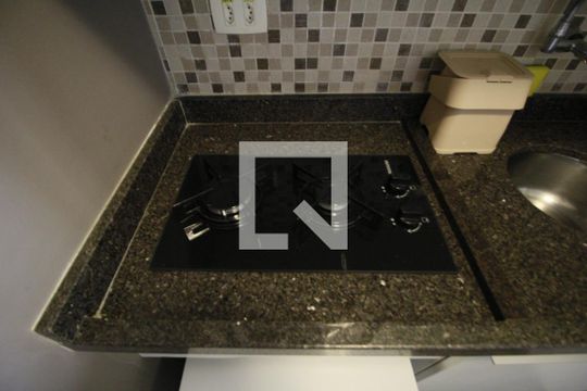 Cozinha de apartamento para alugar com 1 quarto, 32m² em Itaim Bibi, São Paulo