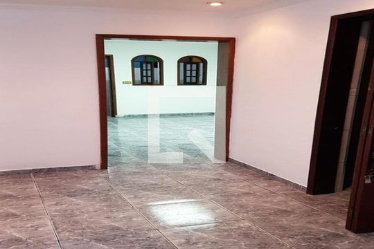 Casa à venda com 3 quartos, 324m² em Vila Carmosina, São Paulo