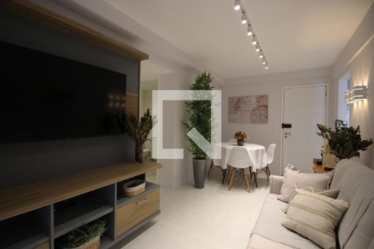 Sala de apartamento para alugar com 2 quartos, 70m² em Barra Olímpica, Rio de Janeiro