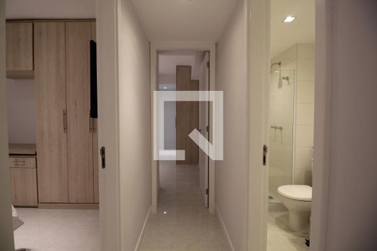 Sala - Acesso aos Quartos de apartamento para alugar com 2 quartos, 70m² em Barra Olímpica, Rio de Janeiro
