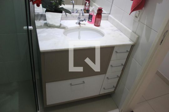 Banheiro 2 de apartamento para alugar com 3 quartos, 72m² em Macedo, Guarulhos