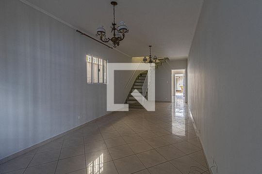 Sala de casa para alugar com 2 quartos, 150m² em Vila Brasilio Machado, São Paulo
