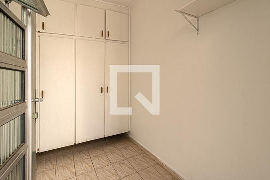 Quarto de Serviço de casa para alugar com 2 quartos, 150m² em Vila Brasilio Machado, São Paulo