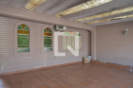 Garagem de casa à venda com 3 quartos, 168m² em Jardim Ocara, Santo André
