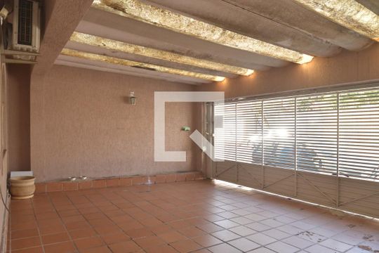 Garagem de casa à venda com 3 quartos, 168m² em Jardim Ocara, Santo André