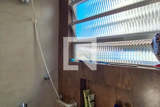 Banheiro Social de apartamento à venda com 2 quartos, 68m² em Icaraí, Niterói