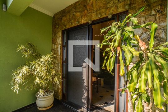 Entrada de casa à venda com 3 quartos, 202m² em Vila Alzira, Santo André