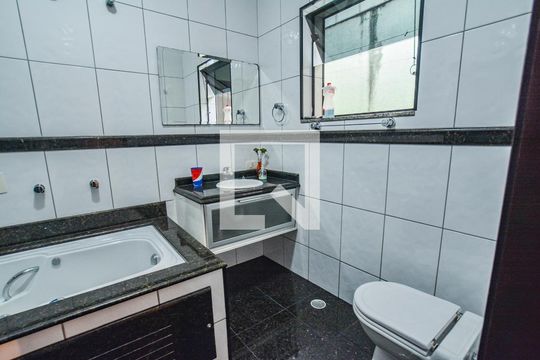 Banheiro da Suíte de casa à venda com 3 quartos, 202m² em Vila Alzira, Santo André