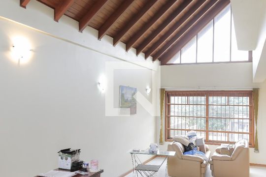 Sala de casa à venda com 3 quartos, 250m² em Nonoai, Porto Alegre