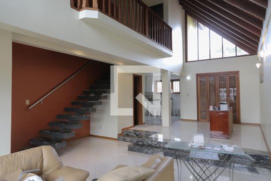 Casa à venda com 3 quartos, 250m² em Nonoai, Porto Alegre