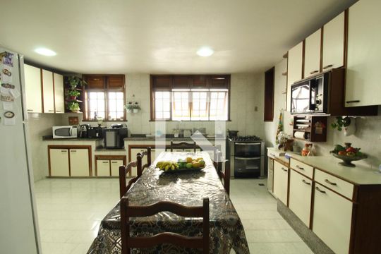 Cozinha de casa de condomínio à venda com 4 quartos, 750m² em Anil, Rio de Janeiro