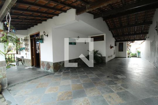 Garagem para cinco carros de casa de condomínio à venda com 4 quartos, 750m² em Anil, Rio de Janeiro