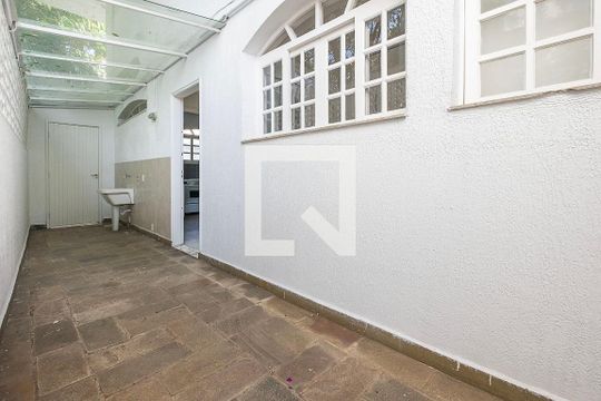 Quintal de casa para alugar com 3 quartos, 290m² em Jardim das Bandeiras, São Paulo