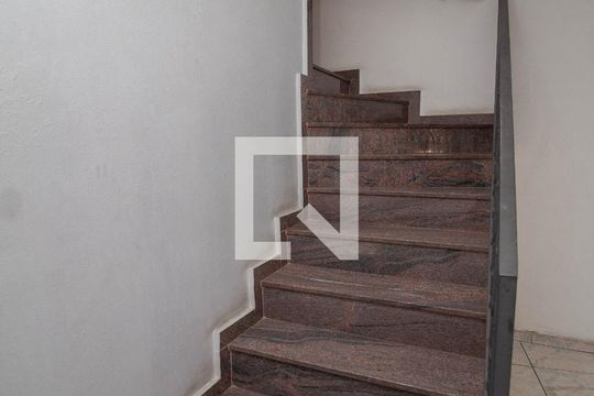 Escada de casa à venda com 3 quartos, 300m² em Vila São Vicente, São Paulo
