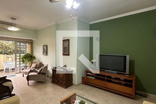 Sala de Estar de casa à venda com 3 quartos, 133m² em Caxingui, São Paulo