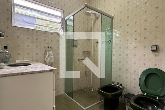Banheiro de casa à venda com 3 quartos, 133m² em Caxingui, São Paulo