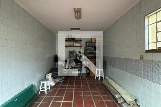 Garagem de casa à venda com 3 quartos, 133m² em Caxingui, São Paulo