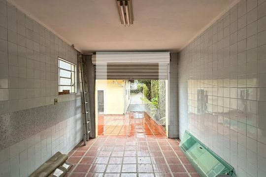 Garagem de casa à venda com 3 quartos, 133m² em Caxingui, São Paulo