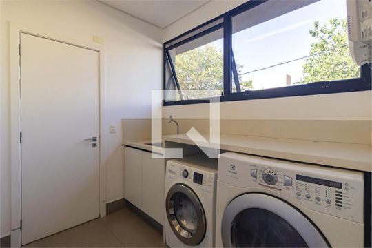 Casa à venda com 3 quartos, 350m² em Jardim Luzitania, São Paulo