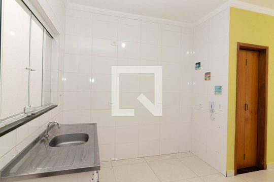 Cozinha de casa de condomínio para alugar com 2 quartos, 67m² em Vila Buenos Aires, São Paulo