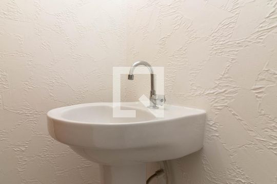 Lavabo de casa de condomínio para alugar com 2 quartos, 67m² em Vila Buenos Aires, São Paulo