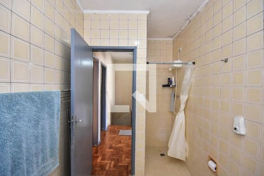 Banheiro de casa de condomínio à venda com 2 quartos, 150m² em Jardim Monte Kemel, São Paulo