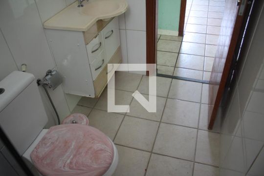 Banheiro de apartamento à venda com 3 quartos, 70m² em Milionários, Belo Horizonte