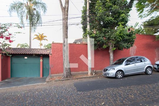 Fachada de casa à venda com 3 quartos, 480m² em Santa Amelia, Belo Horizonte