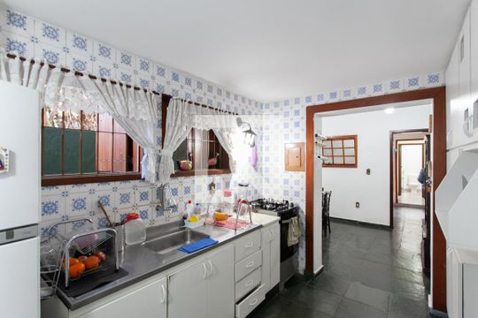 Cozinha de casa à venda com 3 quartos, 480m² em Santa Amelia, Belo Horizonte