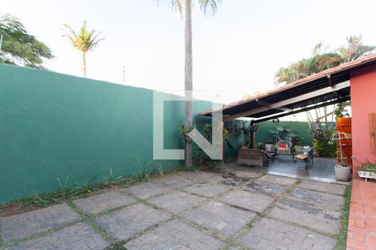 Garagem de casa à venda com 3 quartos, 480m² em Santa Amelia, Belo Horizonte